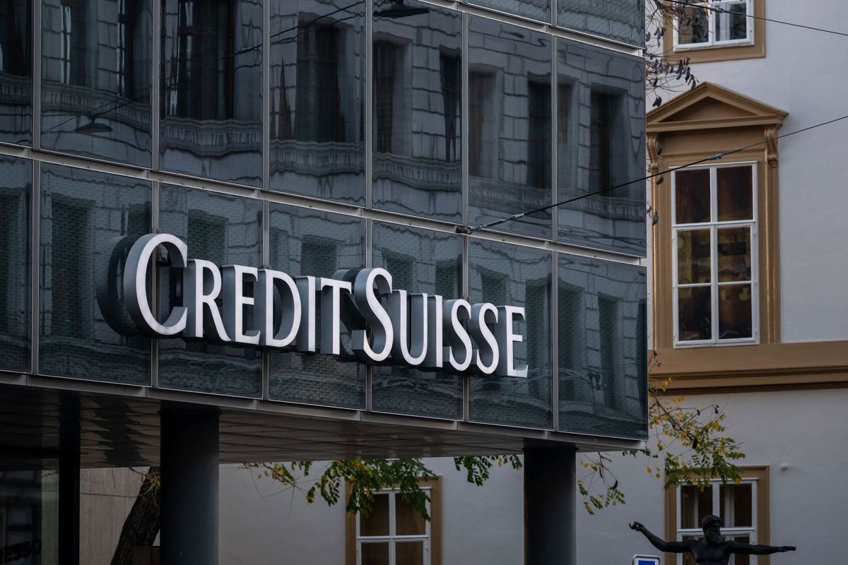 Nhan vien Credit Suisse sot sang tim viec moi sau cuoc giai cuu hinh anh