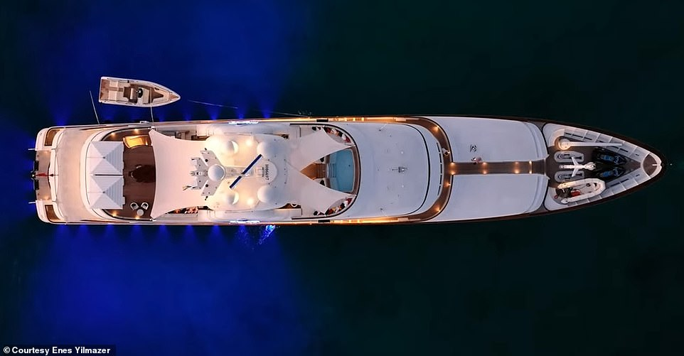 Ben trong du thuyen 46 trieu USD cua ty phu thoi trang Tommy Hilfiger hinh anh