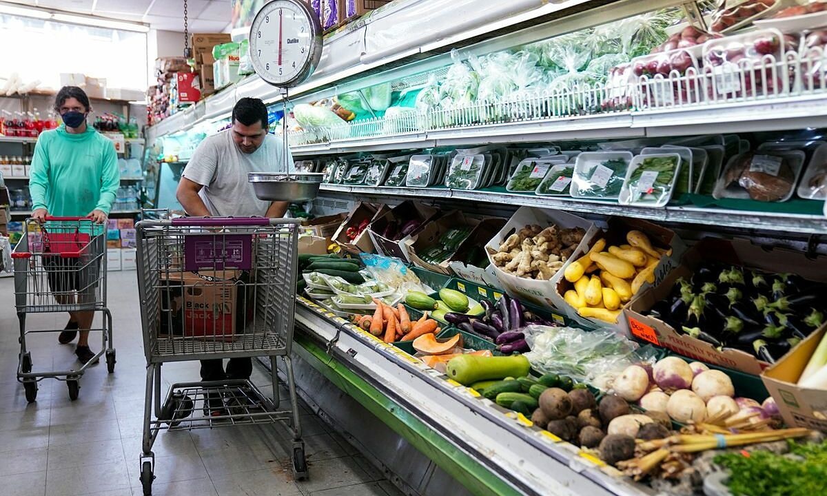 Lam phat My kho giam vi nguoi tieu dung da quen voi gia cao hinh anh