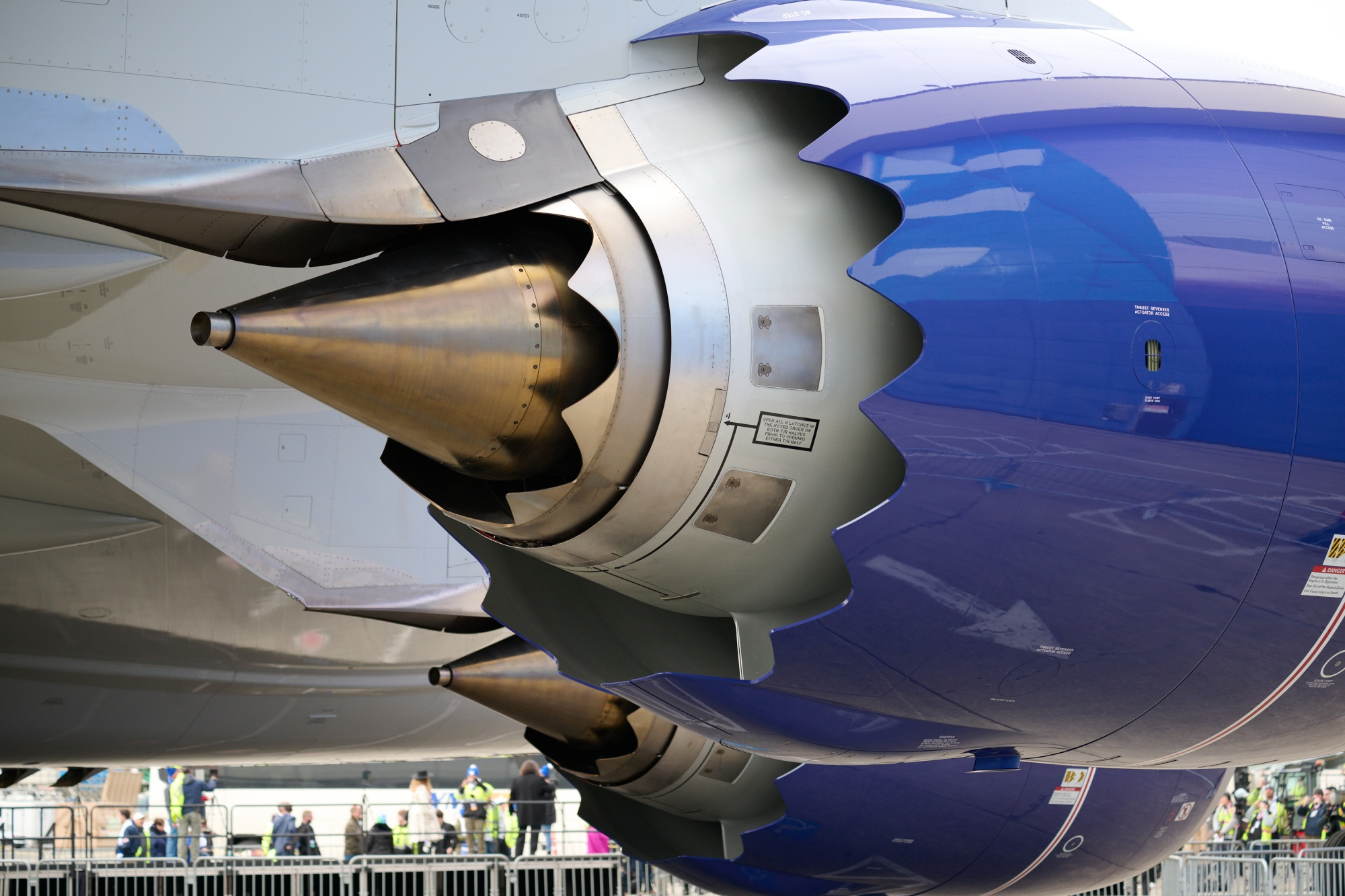 Boeing du doan thi truong may bay phan luc co the dat 8.000 ty USD hinh anh