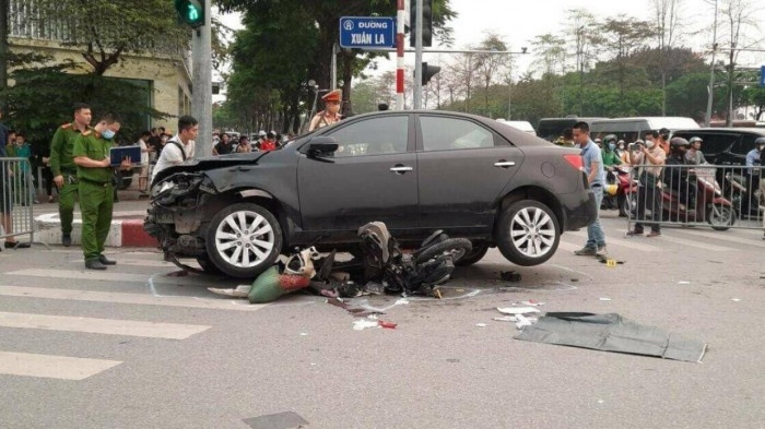 Oto dam 17 xe may: Nan nhan duoc boi thuong bao hiem toi da 150 trieu hinh anh