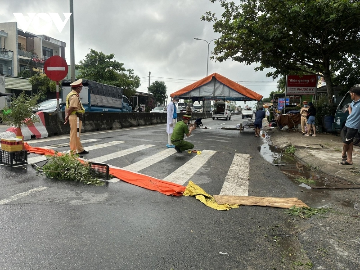 Xe dau keo va cham xe may, mot nguoi tu vong hinh anh