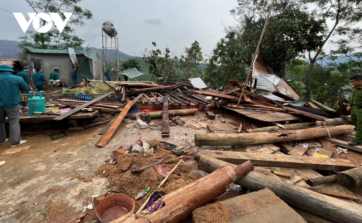 Dong loc gay thiet hai nang ne o cac tinh Bac Trung Bo, Tay Nguyen hinh anh