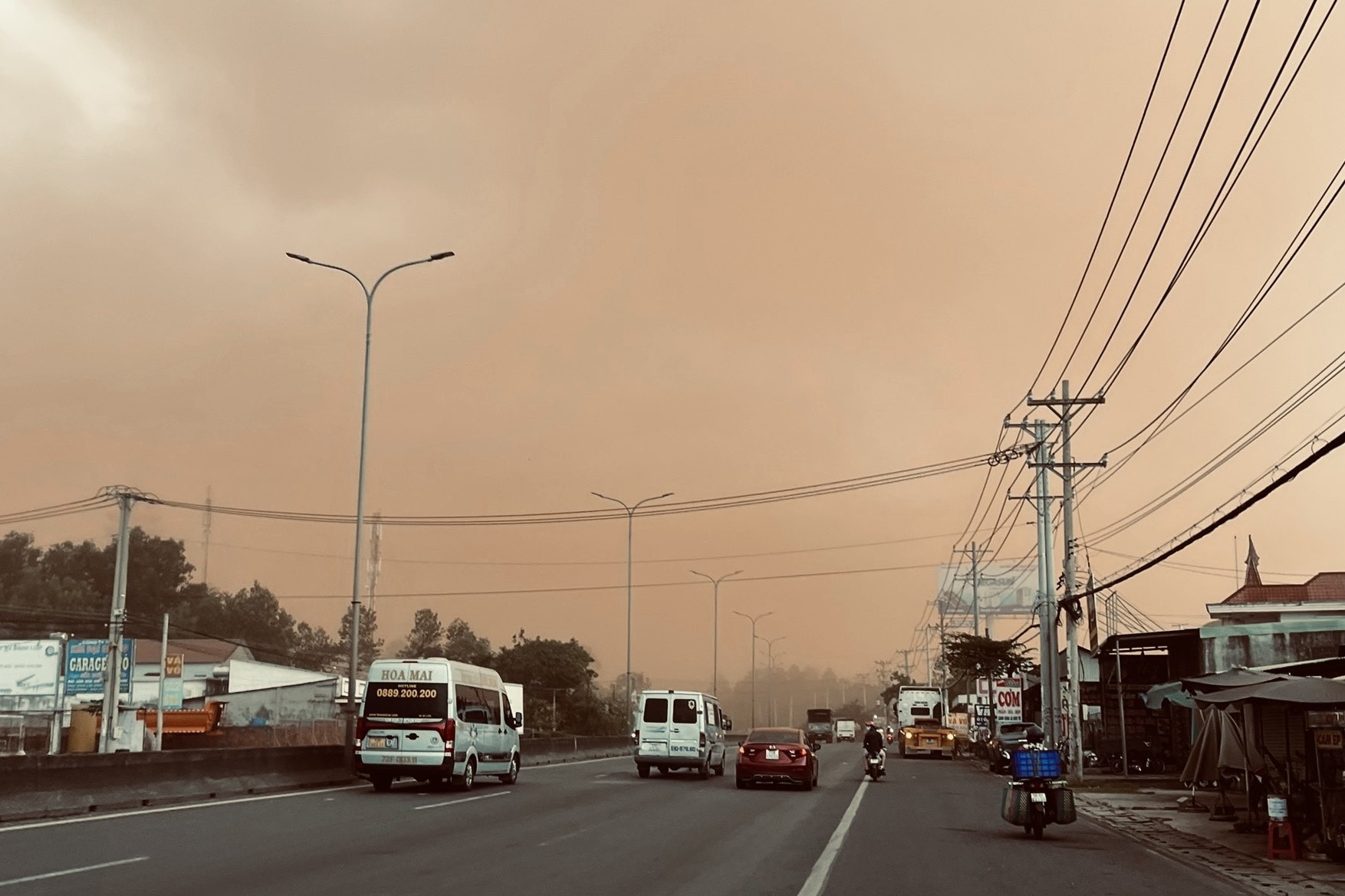'Bao bui' san bay Long Thanh lai bao trum hang nghin ho dan hinh anh