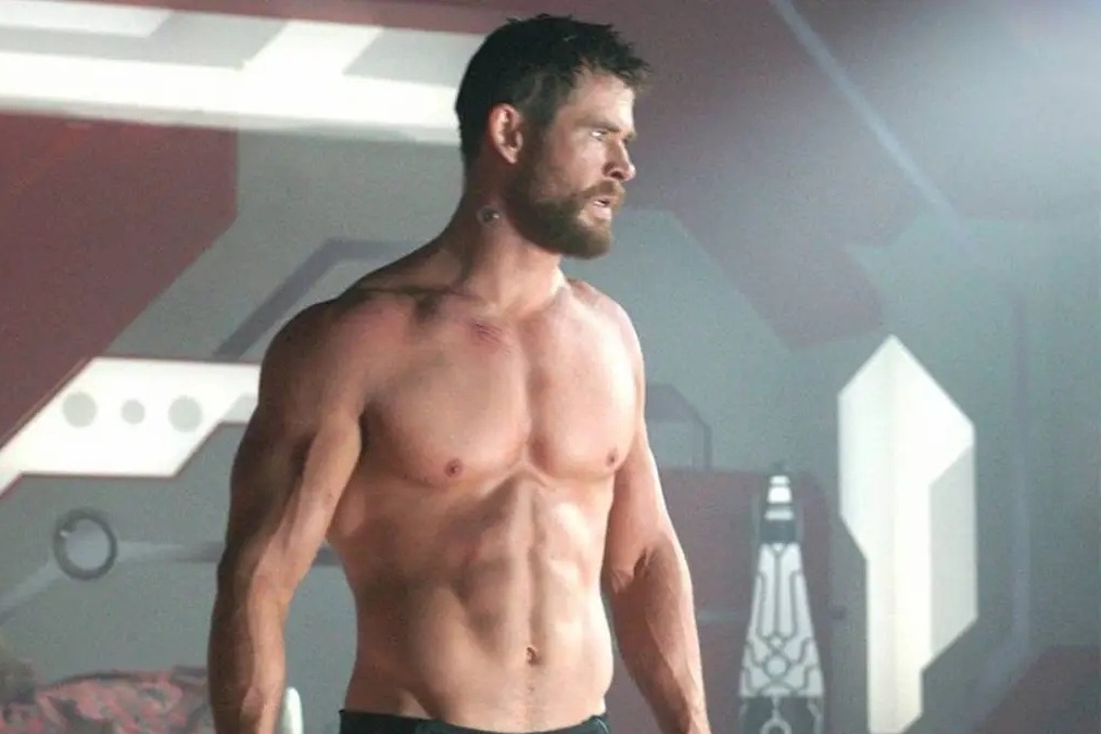 The mac ket cua sao nam co bap o Hollywood hinh anh