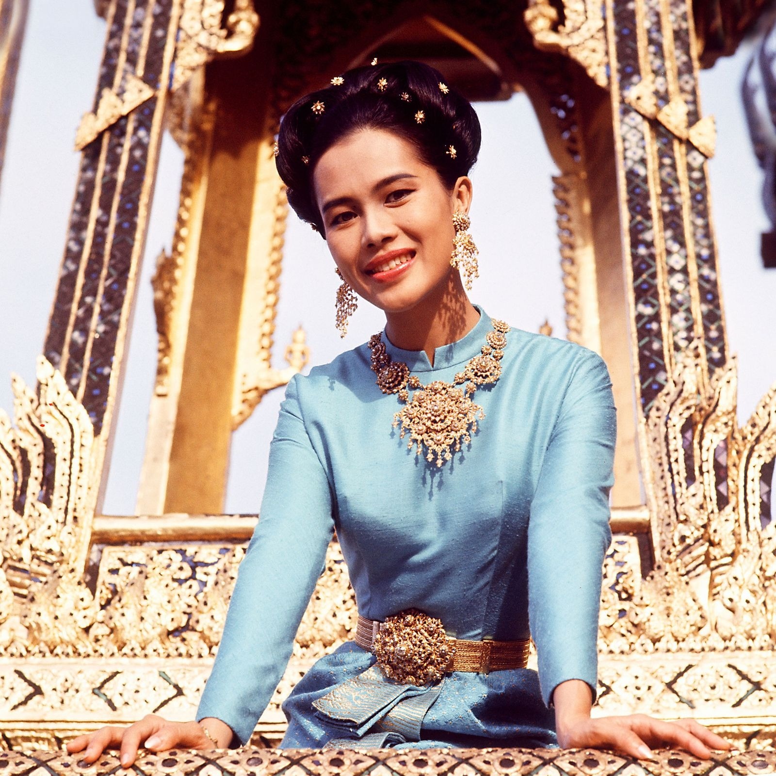 Dau an ruc ro trong cuoc doi Vuong Thai hau Sirikit hinh anh