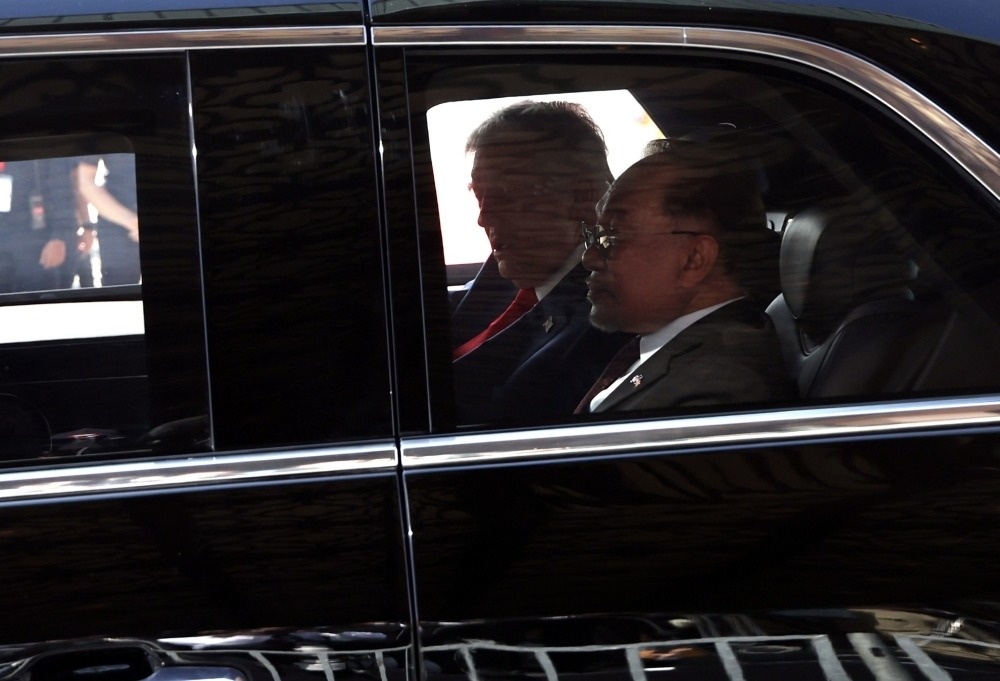 Trump den chau A anh 2