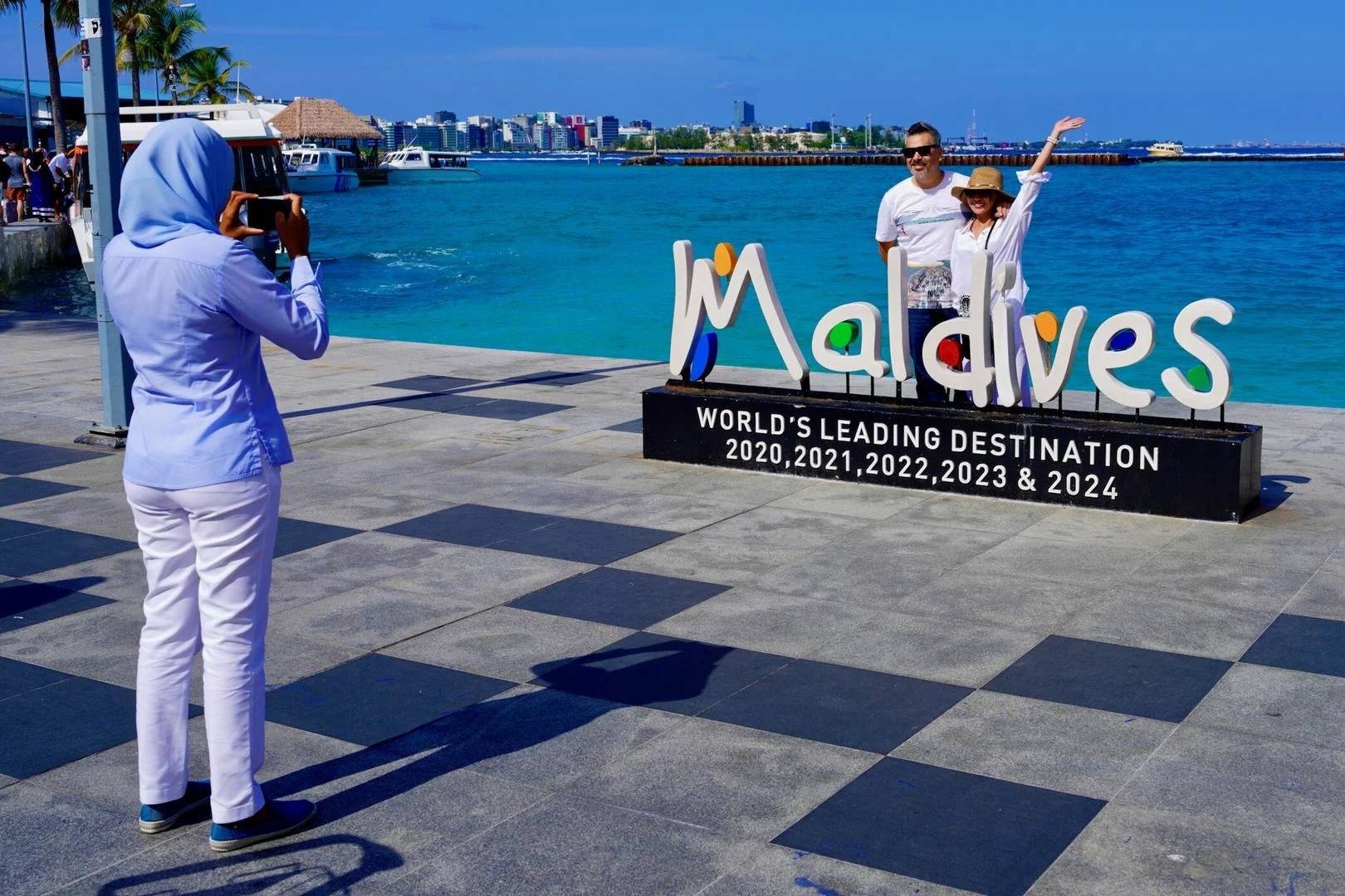 Quoc gia dau tien cam hut thuoc theo the he hinh anh