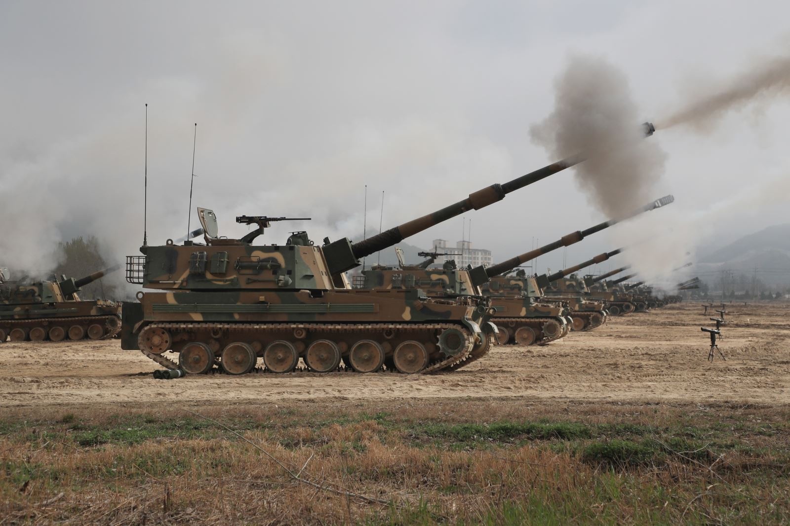 Han Quoc vuot Trung Quoc ve xuat khau vu khi toan cau? hinh anh