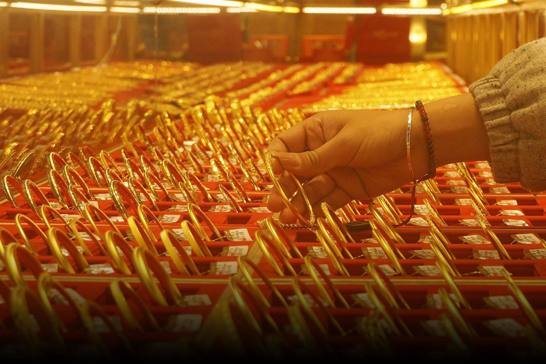 Cua hang vang o Trung Quoc dong cua hang loat hinh anh