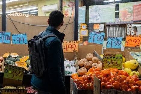 Nguoi My than doi song dat do, ap luc don len TT Trump hinh anh