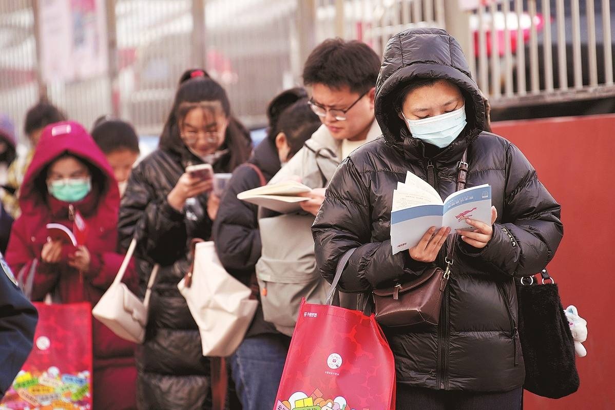 Thi cong chuc o Trung Quoc: 6.470 nguoi ung tuyen mot vi tri hinh anh