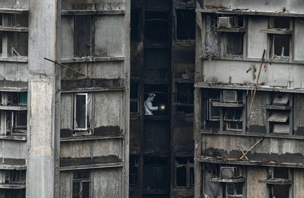 Tim kiem 4/7 toa nha bi chay, Hong Kong ghi nhan 146 nguoi thiet mang hinh anh