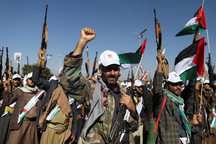 Houthi phong tỏa Biển Đỏ, Tổng thống Trump cảnh báo đáp trả