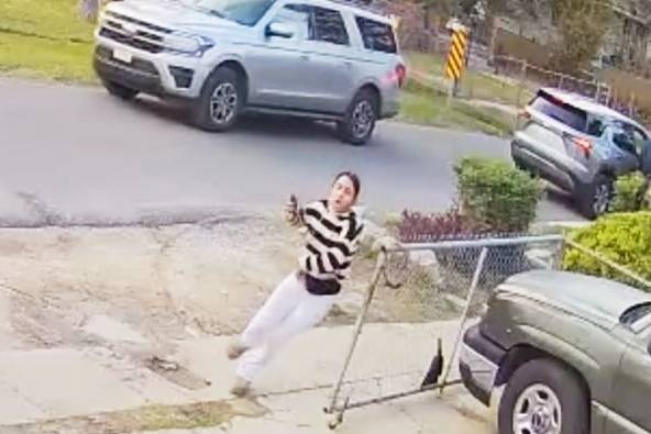 Dac vu nhap cu truy duoi phu nu My toi cua nha hinh anh