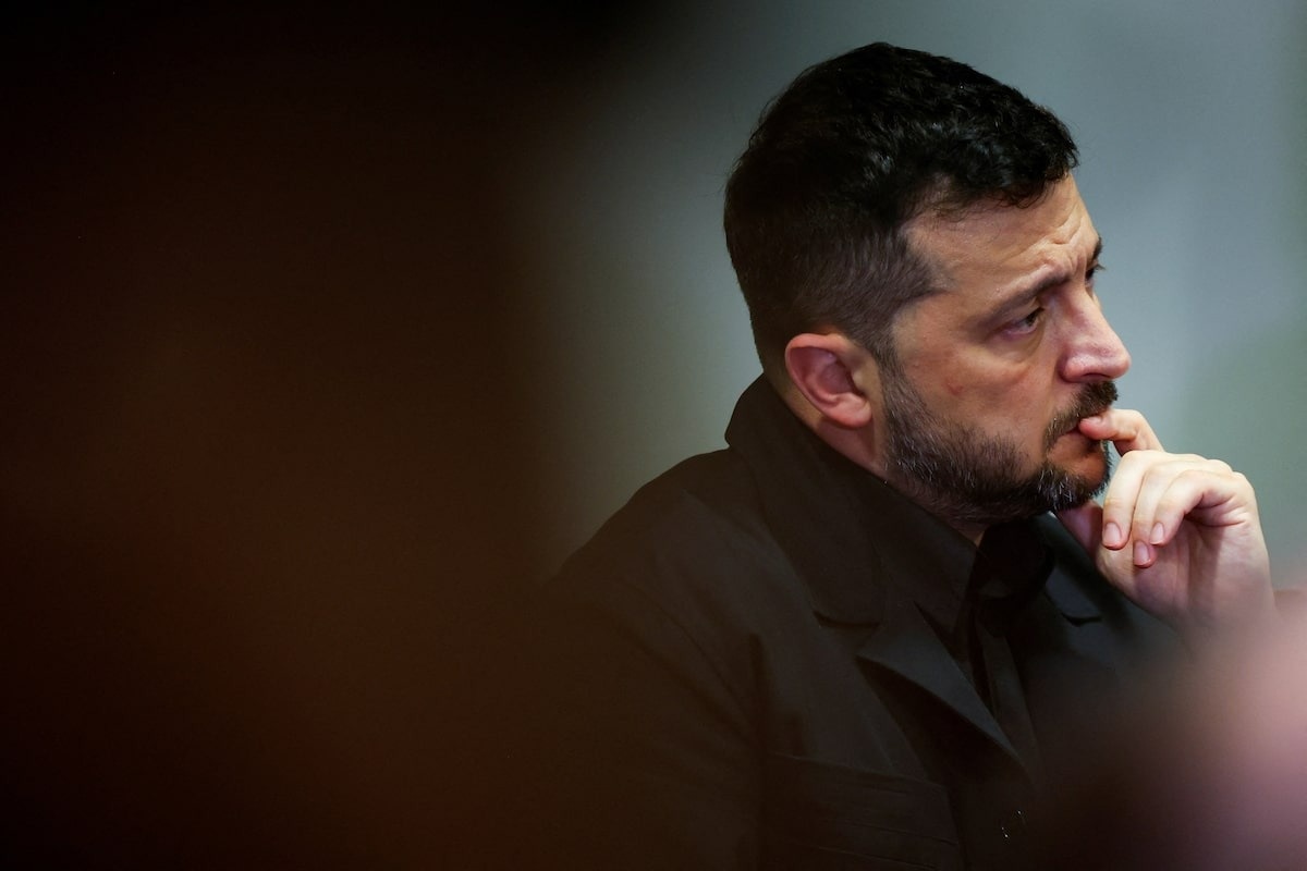 Ukraine tu bo tham vong gia nhap NATO hinh anh