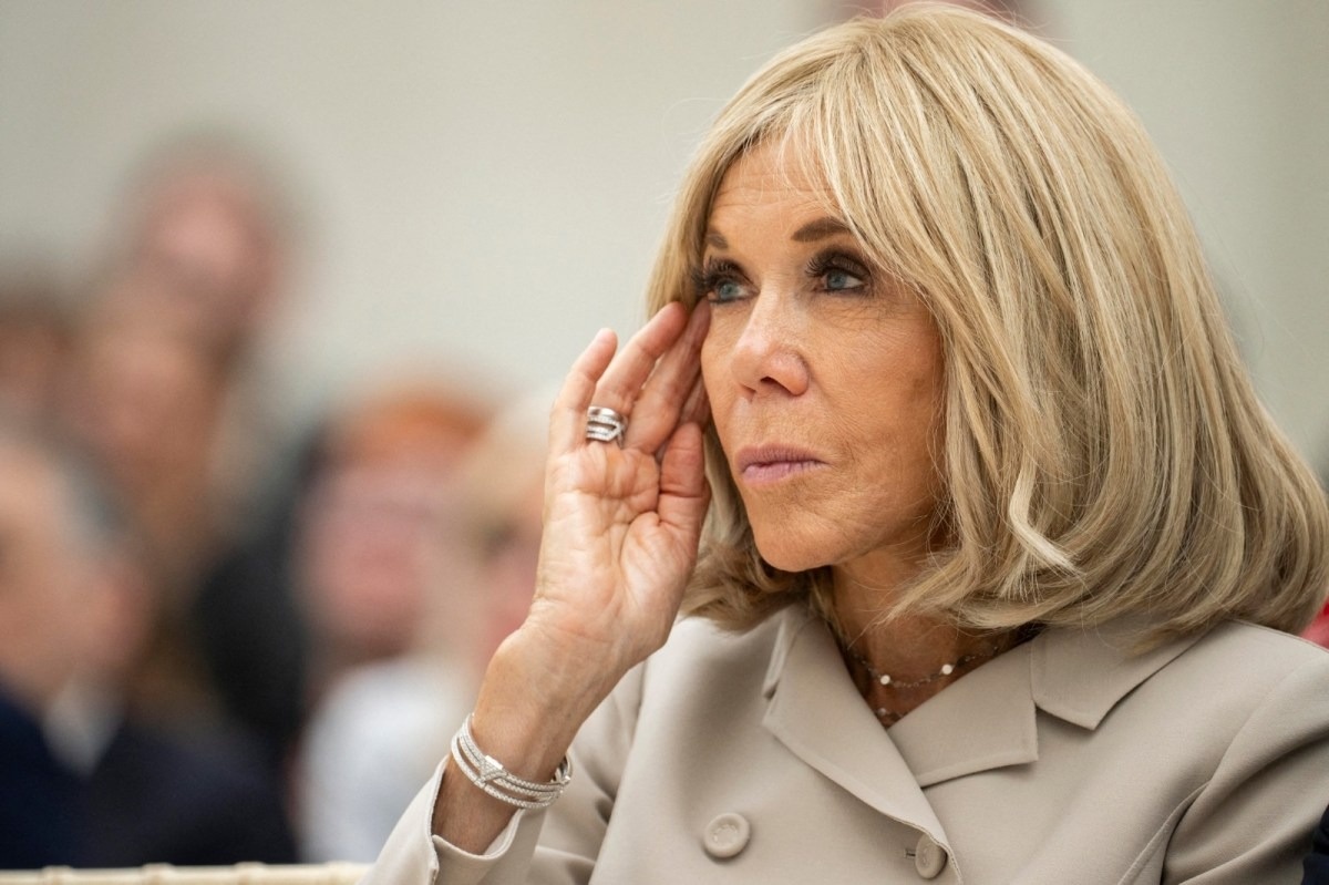 Phu nhan Tong thong Phap bi kien hinh anh