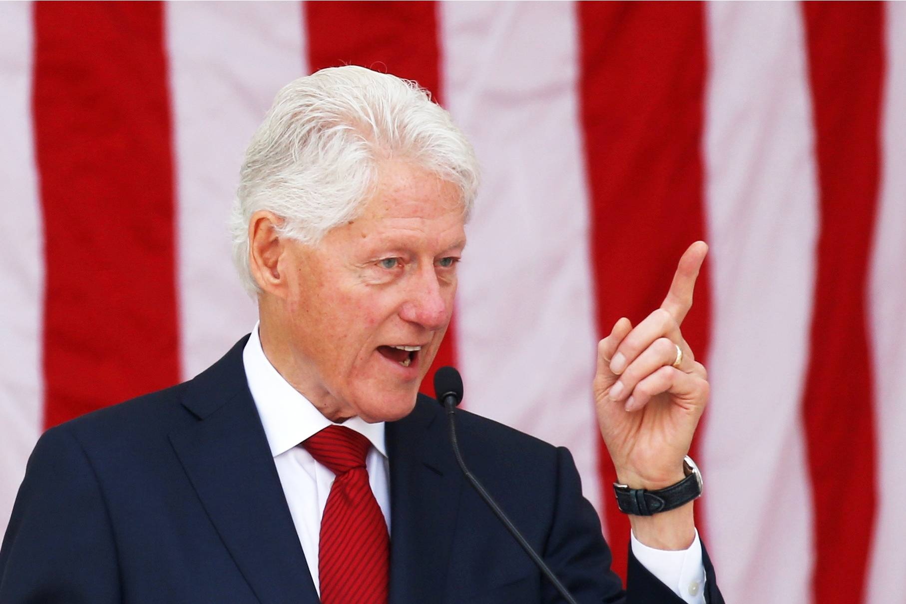 Ong Bill Clinton noi bi bien thanh 'ke chiu tran' hinh anh