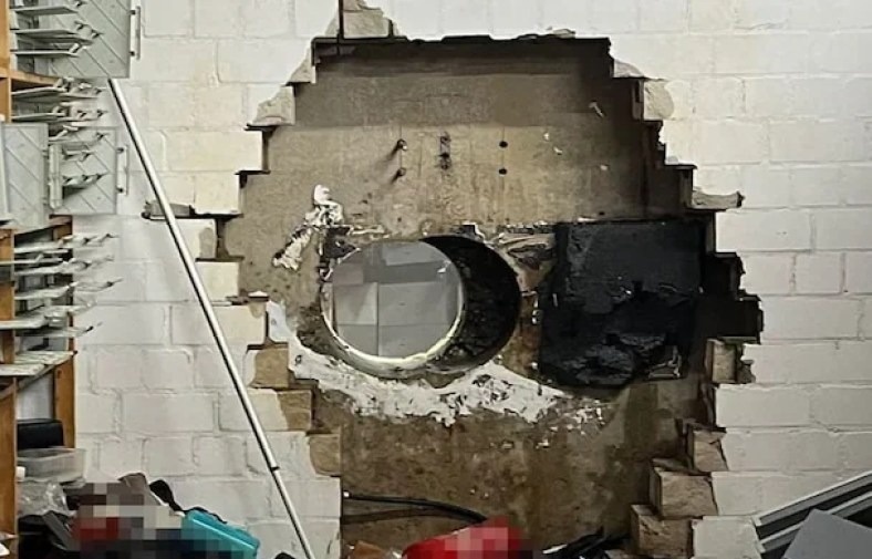 Khach hang lo lang tap trung tai ngan hang sau vu trom hinh anh