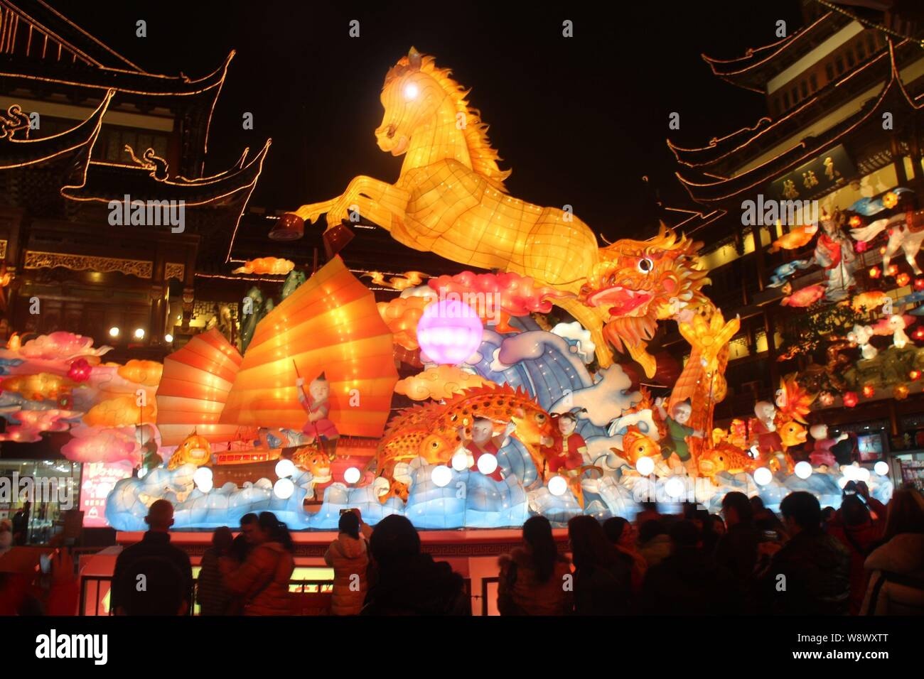 Chau A ruc ro sac mau chao don nam moi 2026 hinh anh