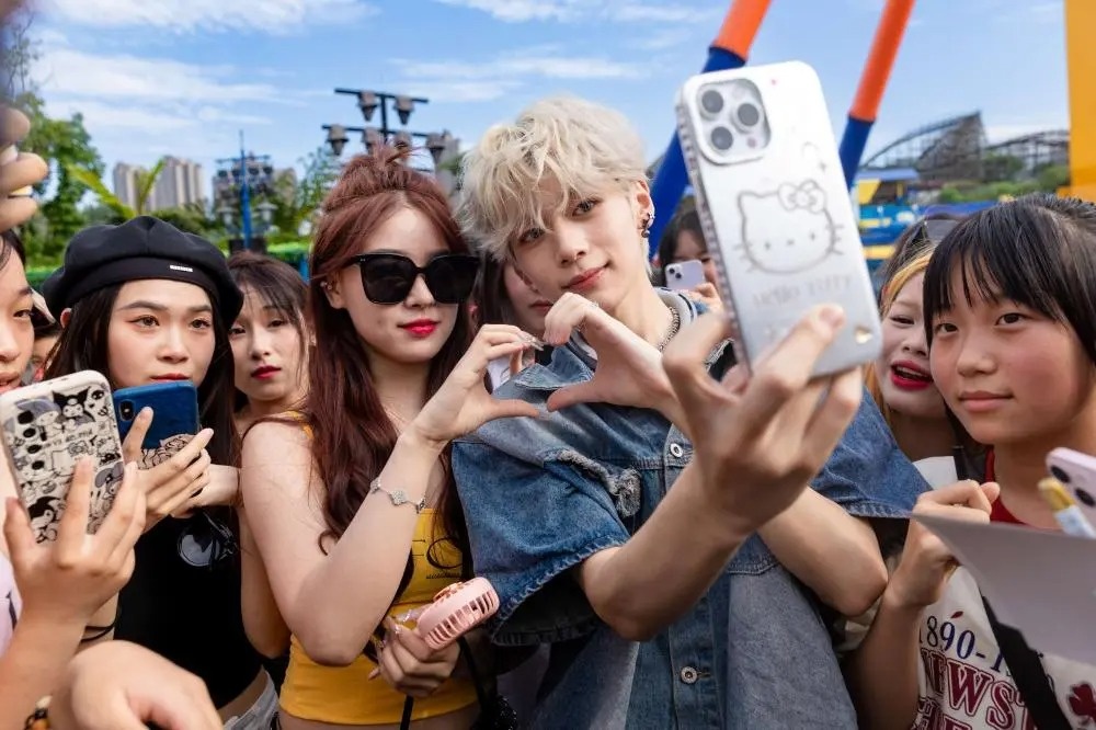 Phu nu Trung Quoc bao tay chi tien cho nam gioi hinh anh