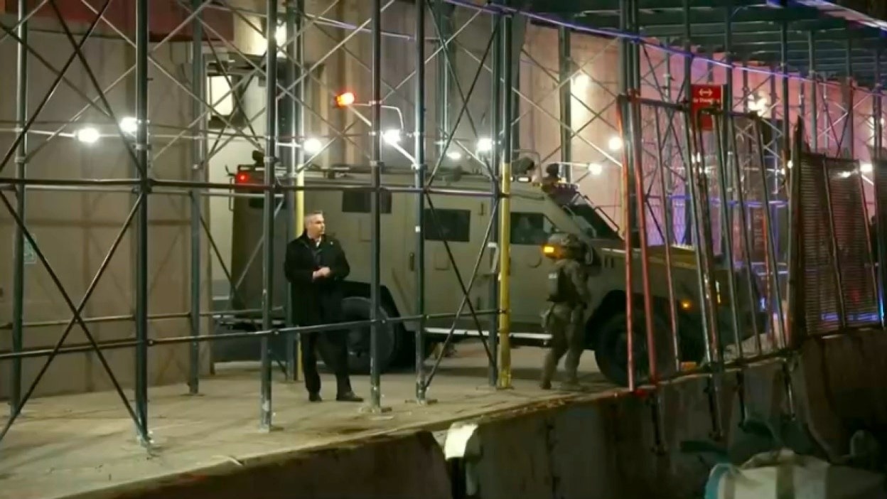 Ong Maduro duoc ap giai den trai giam Brooklyn, New York hinh anh