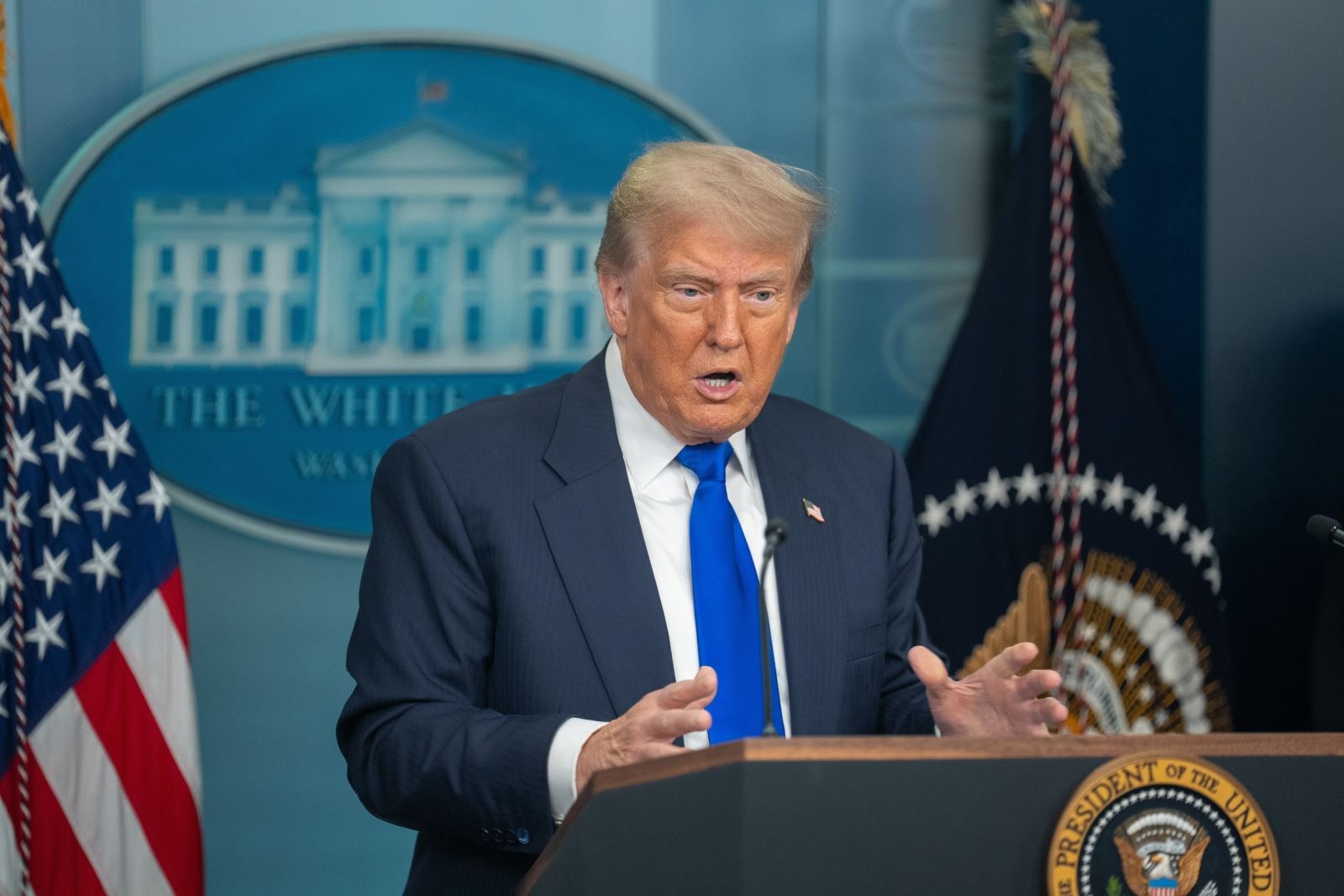 Tong thong Trump khang dinh My khong tham chien voi Venezuela hinh anh