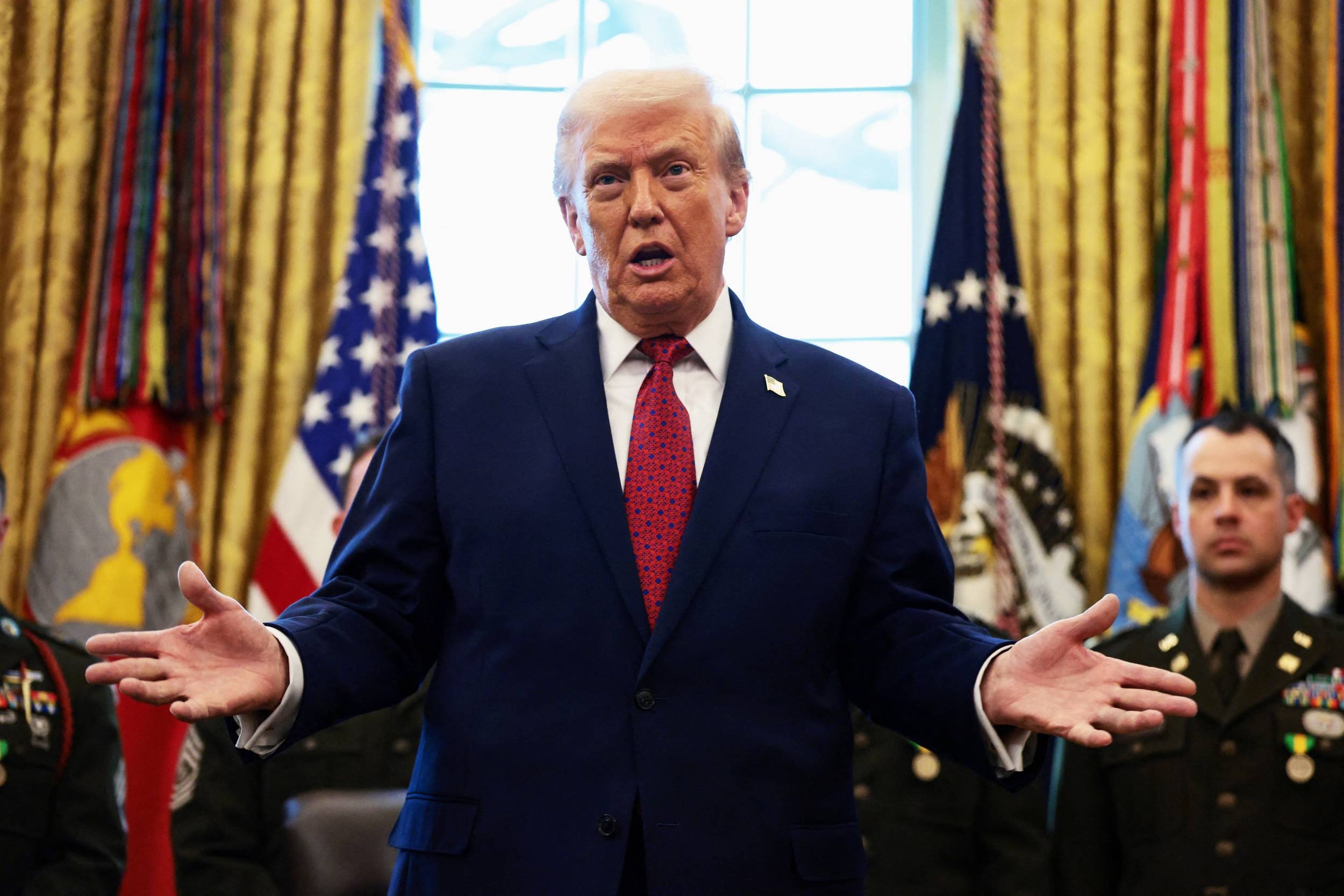 Cang thang Nga-My leo thang khi ong Trump nham vao ‘ham doi bong toi’ hinh anh