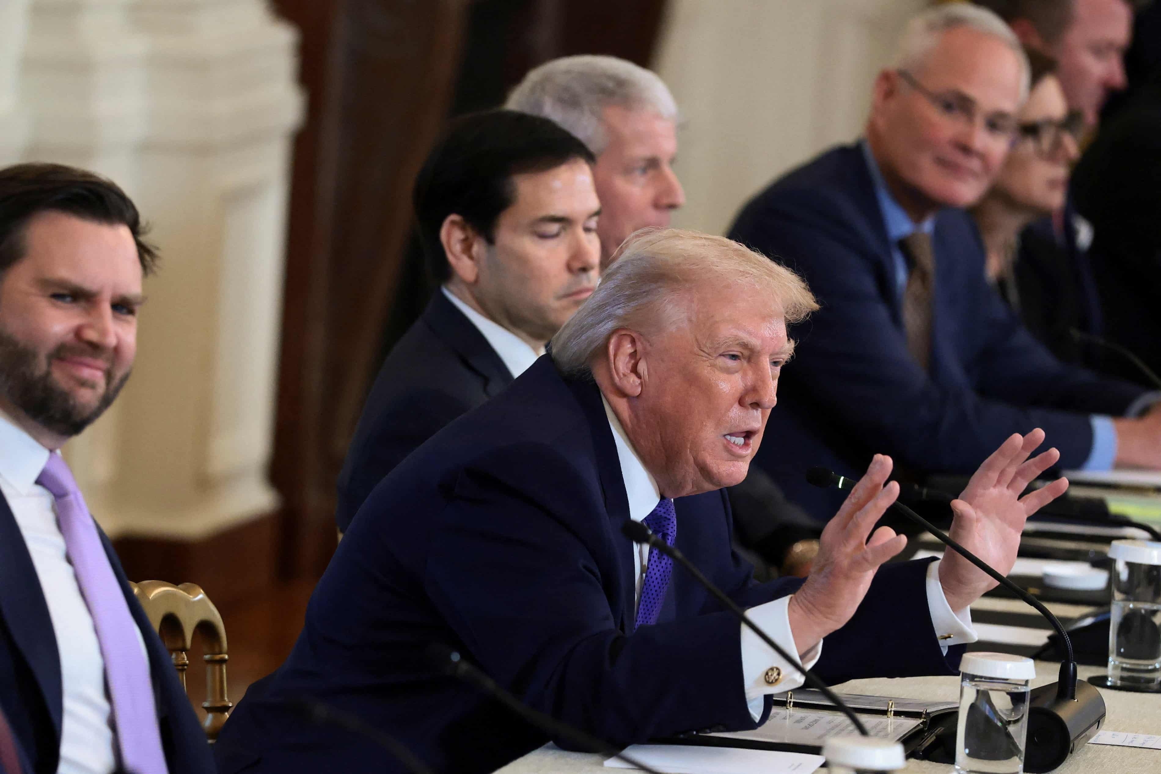 Tong thong My yeu cau doanh nghiep dau khi My dau tu 100 ty USD vao Venezuela hinh anh