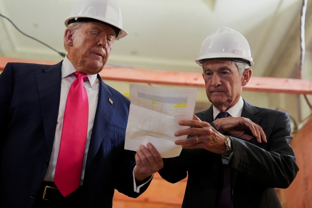 Cuoc doi dau chua tung co giua Tong thong Trump va FED hinh anh