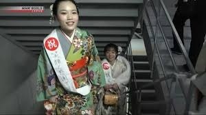 Thieu nu Nhat leo 60 tang nha de ky niem tuoi truong thanh hinh anh