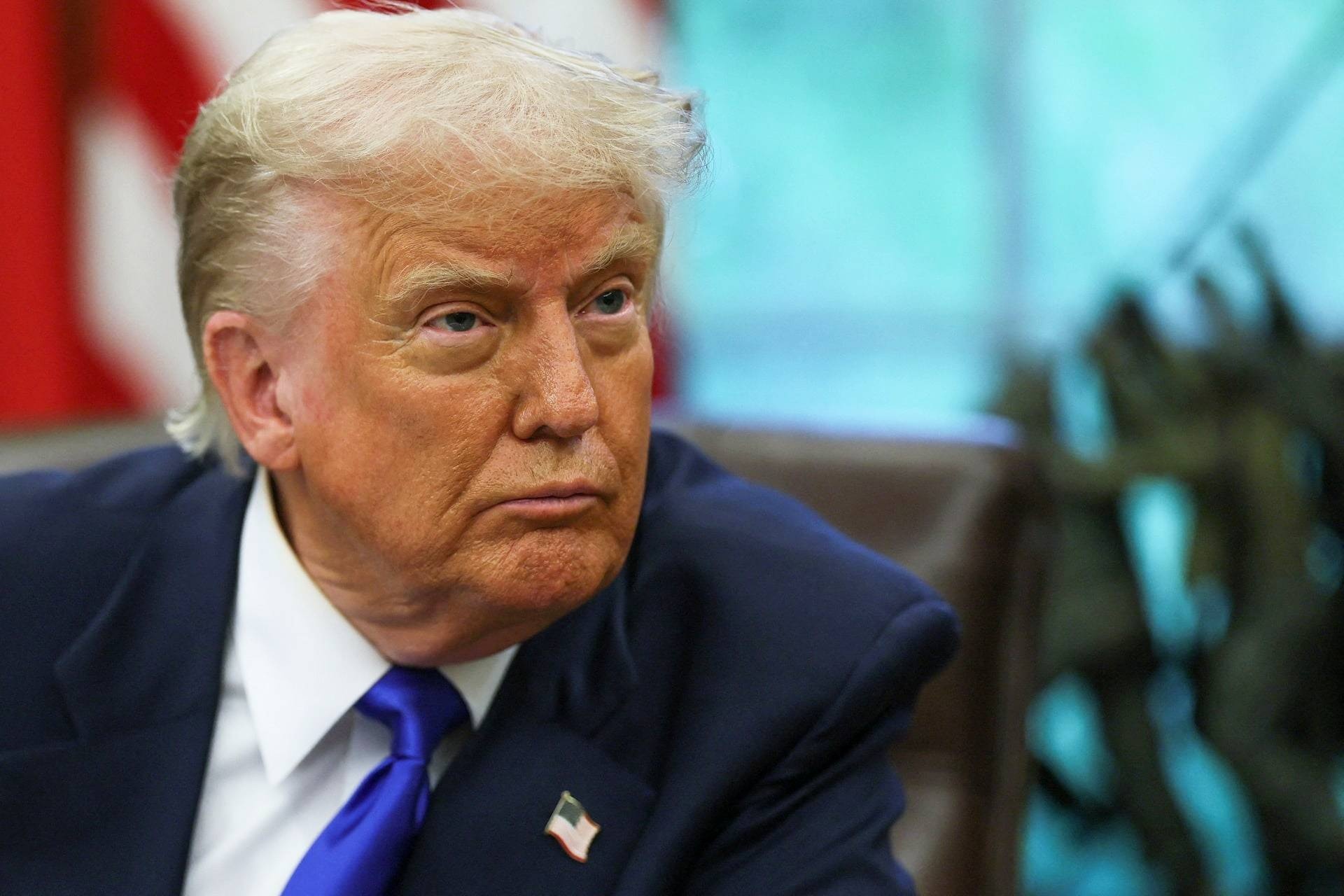 Ong Trump noi tinh hinh Iran dang ha nhiet, Tehran dong cua khong phan hinh anh