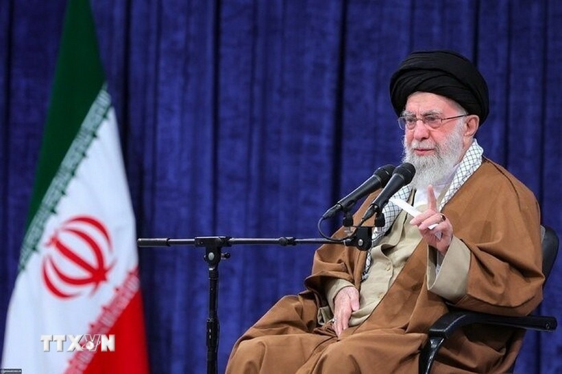 Lanh tu toi cao Iran Ali Khamenei rut vao noi an nau hinh anh