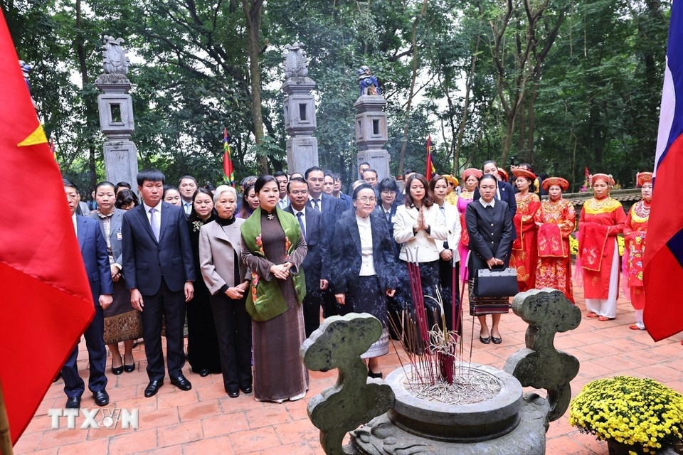 Phu nhan Tong Bi thu To Lam cung Phu nhan Tong Bi thu, Chu tich nuoc Lao tham Ninh Binh hinh anh