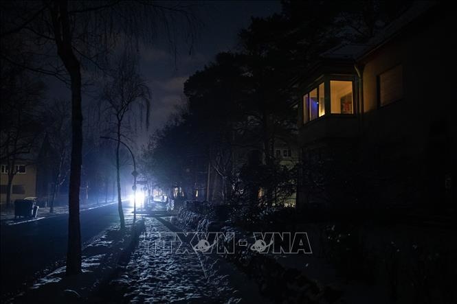 Treo thuong hon 1 trieu USD truy tim thu pham gay mat dien o Berlin hinh anh