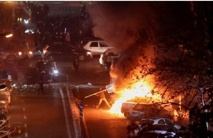 Iran bat 140 nguoi nuoc ngoai kich dong bieu tinh hinh anh