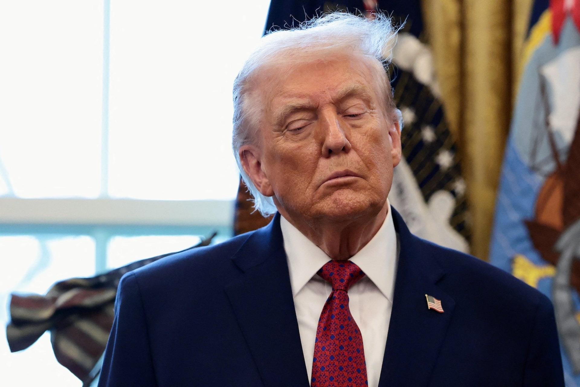 Vet seo Vung Vinh thach thuc ong Trump hinh anh