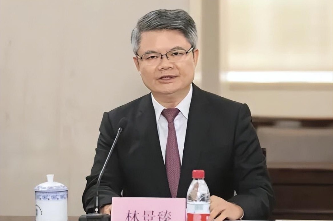 Cuu Pho Chu tich Ngan hang Trung Quoc bi khai tru Dang hinh anh