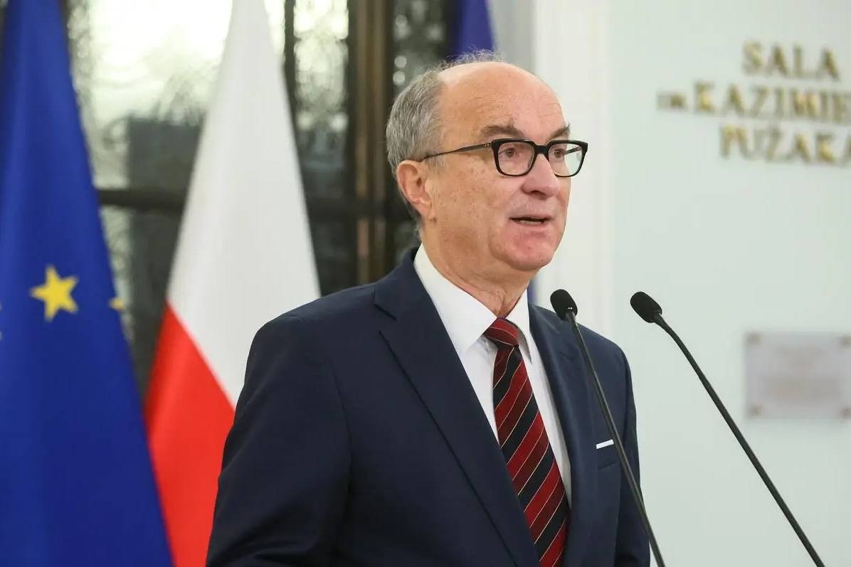 My cat lien lac voi Chu tich Ha vien Ba Lan vi 'xuc pham' ong Trump hinh anh