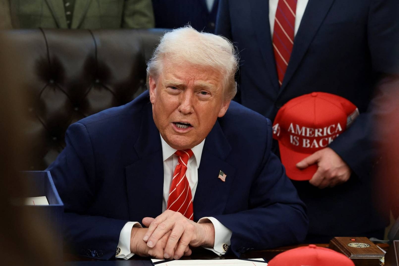 Ong Trump canh bao lanh tu toi cao Iran ‘nen biet lo so’ hinh anh