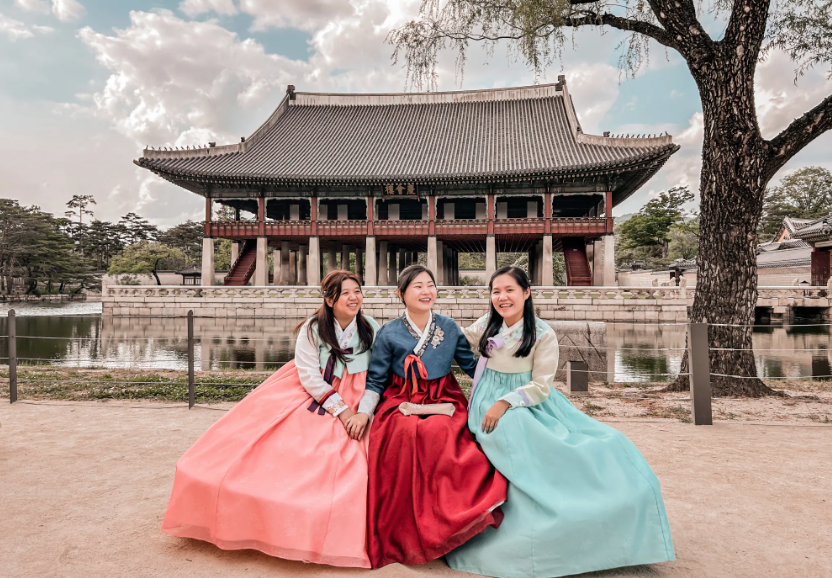 Nguoi tre Han Quoc tu tao nghi thuc don Tet hinh anh