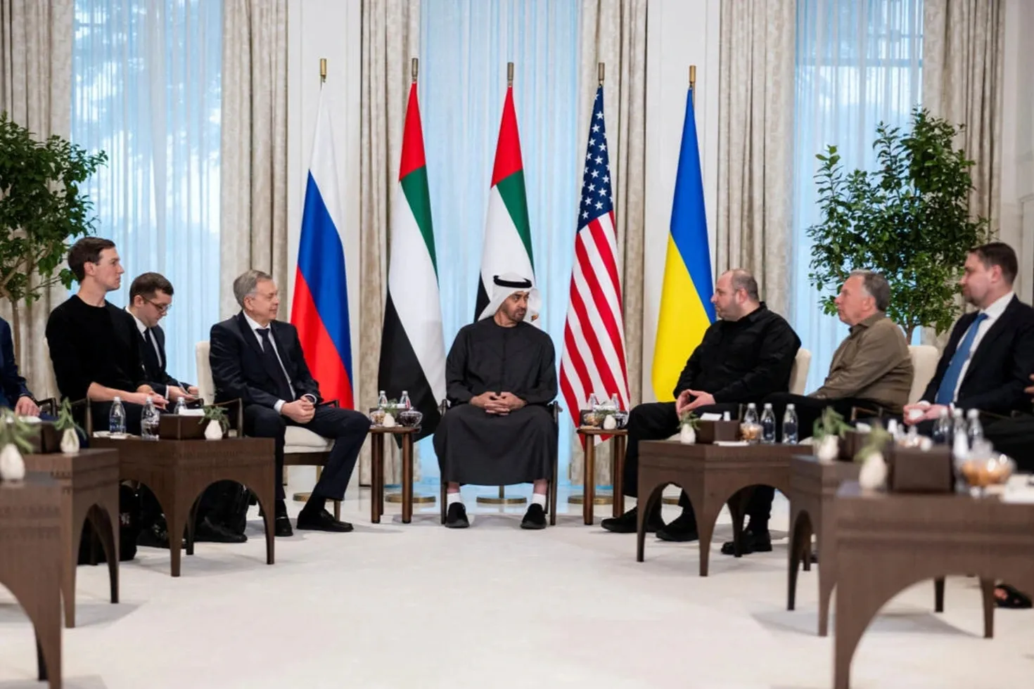 Canh bac nghin ty USD tai ban dam phan Nga - Ukraine hinh anh