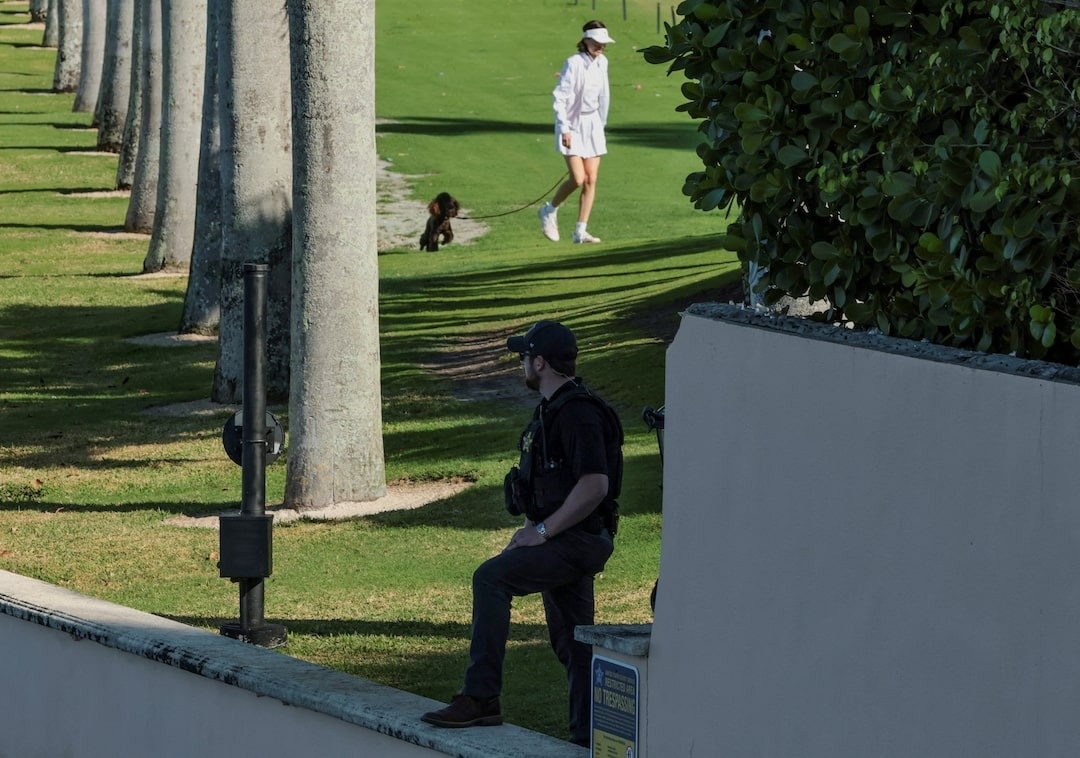 Nguoi dan ong xam nhap khu nghi duong cua ong Trump bi ban chet hinh anh