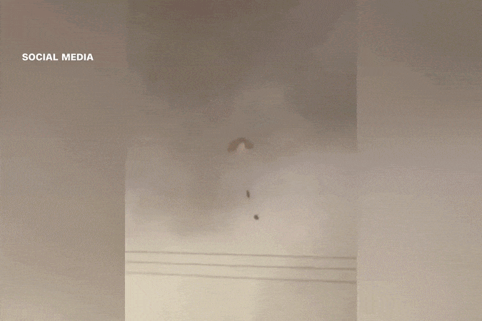 Phi cong My nhay du khan cap vi... 'quan ta danh quan minh' hinh anh