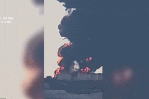 Bon chua nhien lieu boc chay du doi tai cang o Oman hinh anh