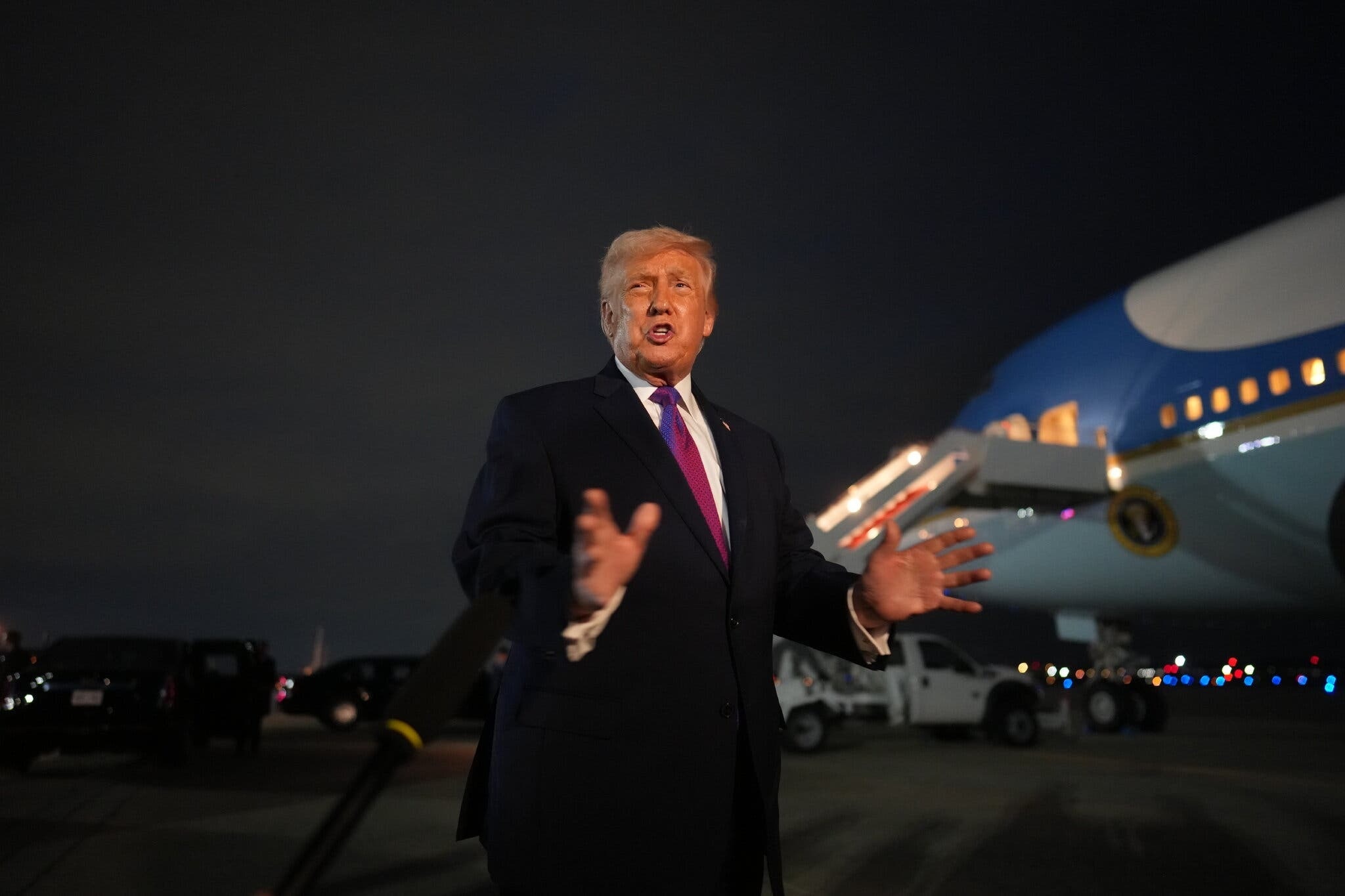 Ong Trump chua muon ngung chien, nghi ngo tan Lanh tu Iran da chet hinh anh