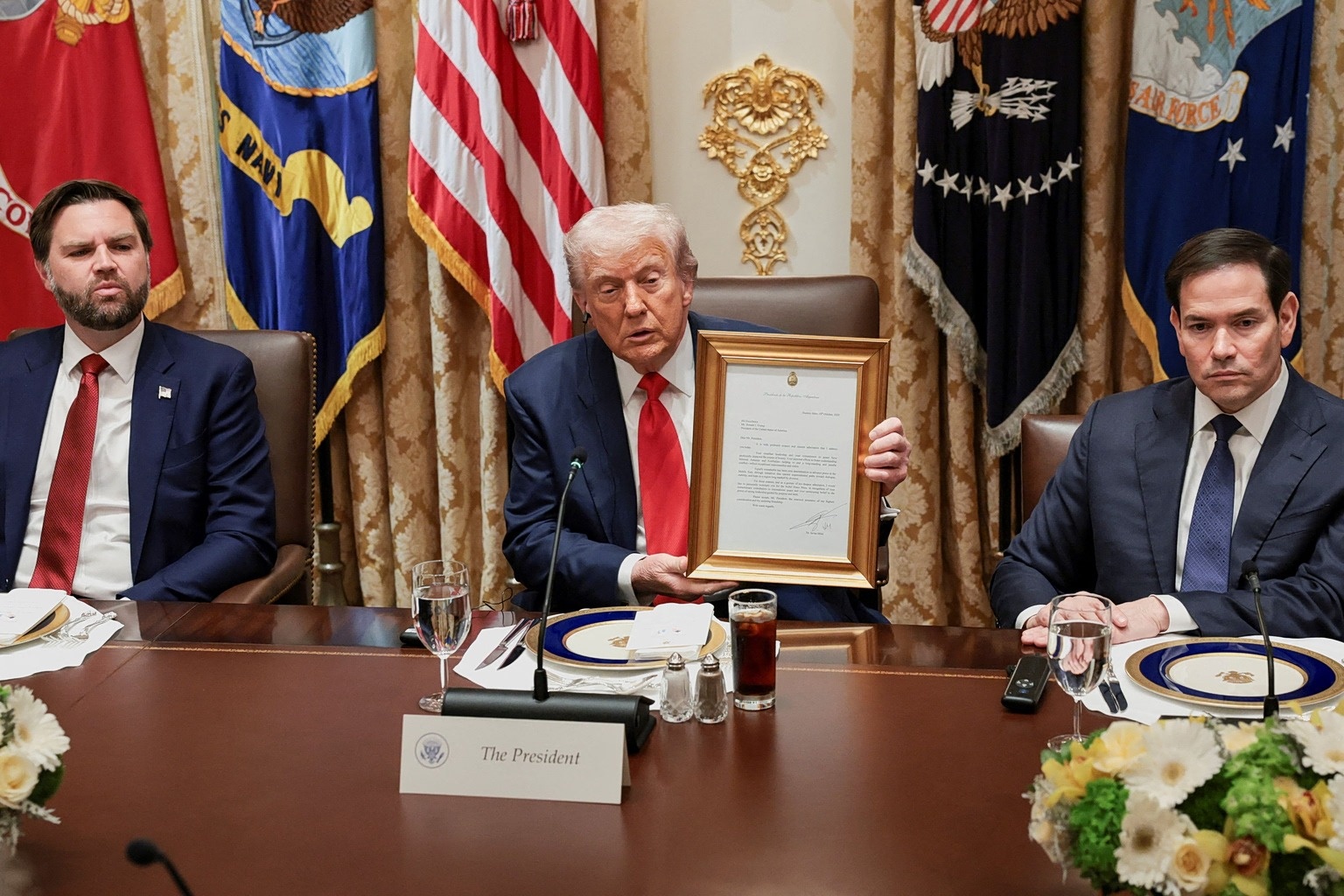 Lo dau hieu ran nut trong chinh quyen ong Trump? hinh anh