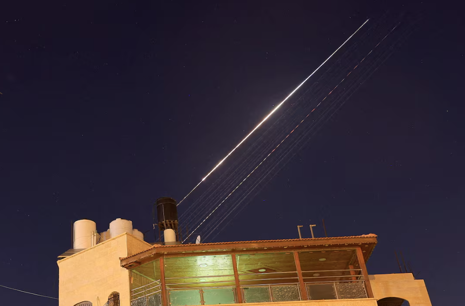 Israel nham thang Bo truong Tinh bao Iran trong don khong kich dem hinh anh