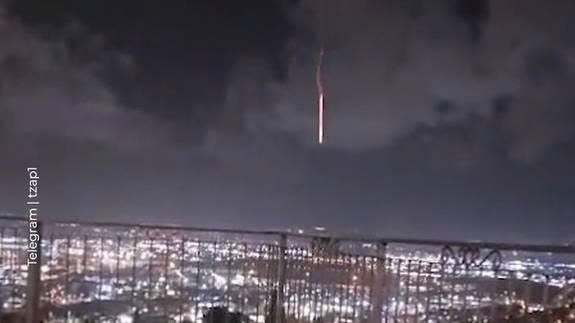 Iran hung nhieu dot khong kich trong dem Giao thua hinh anh