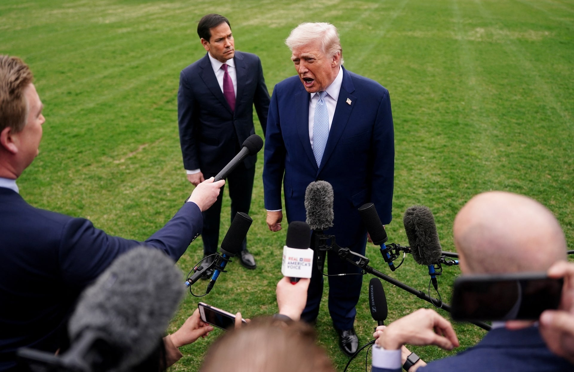 My hoan tan cong Iran, chuyen gia giai ma nuoc co ong Trump hinh anh